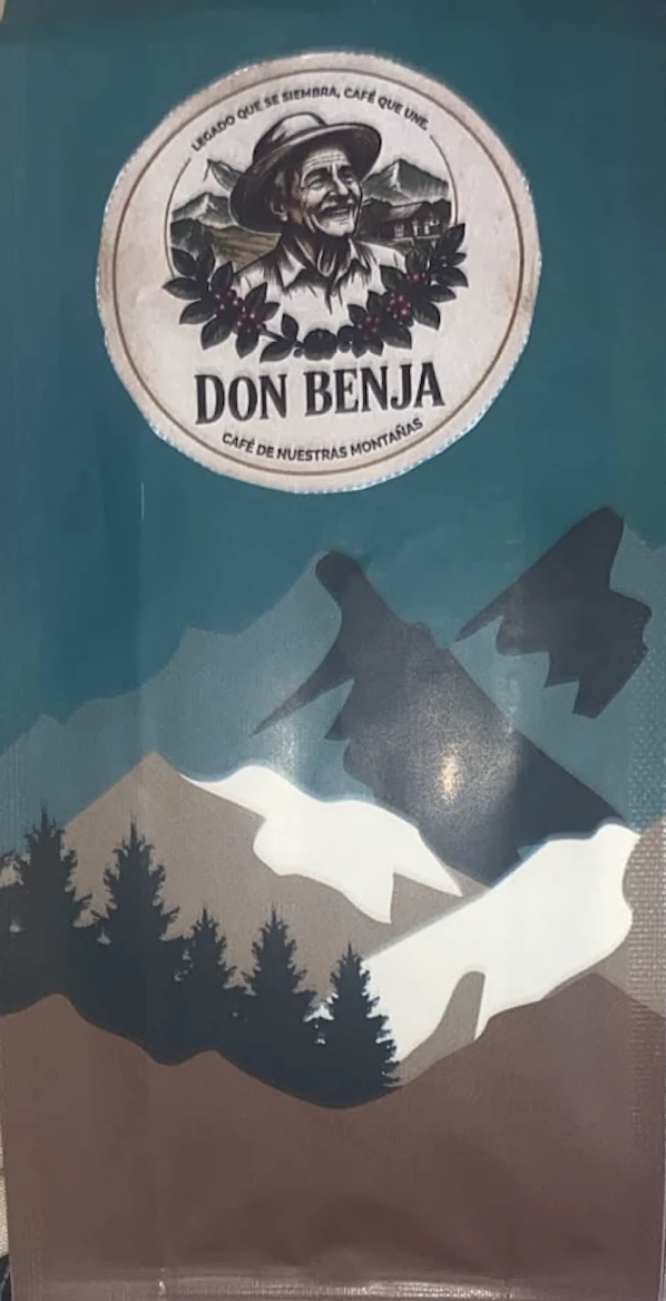 Empaque Don Benja de 120 g, café molido, fondo verde azulado
